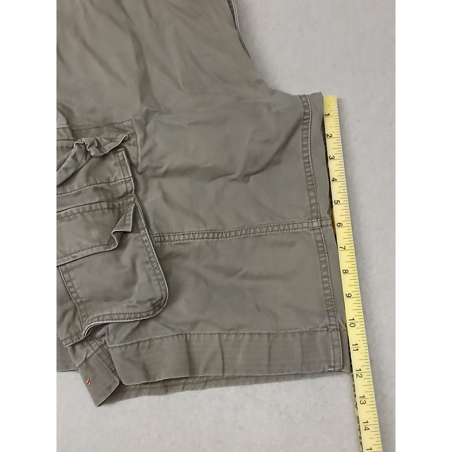 Roundtree & York (34) Gray Cargo Style Khaki Utility Shorts