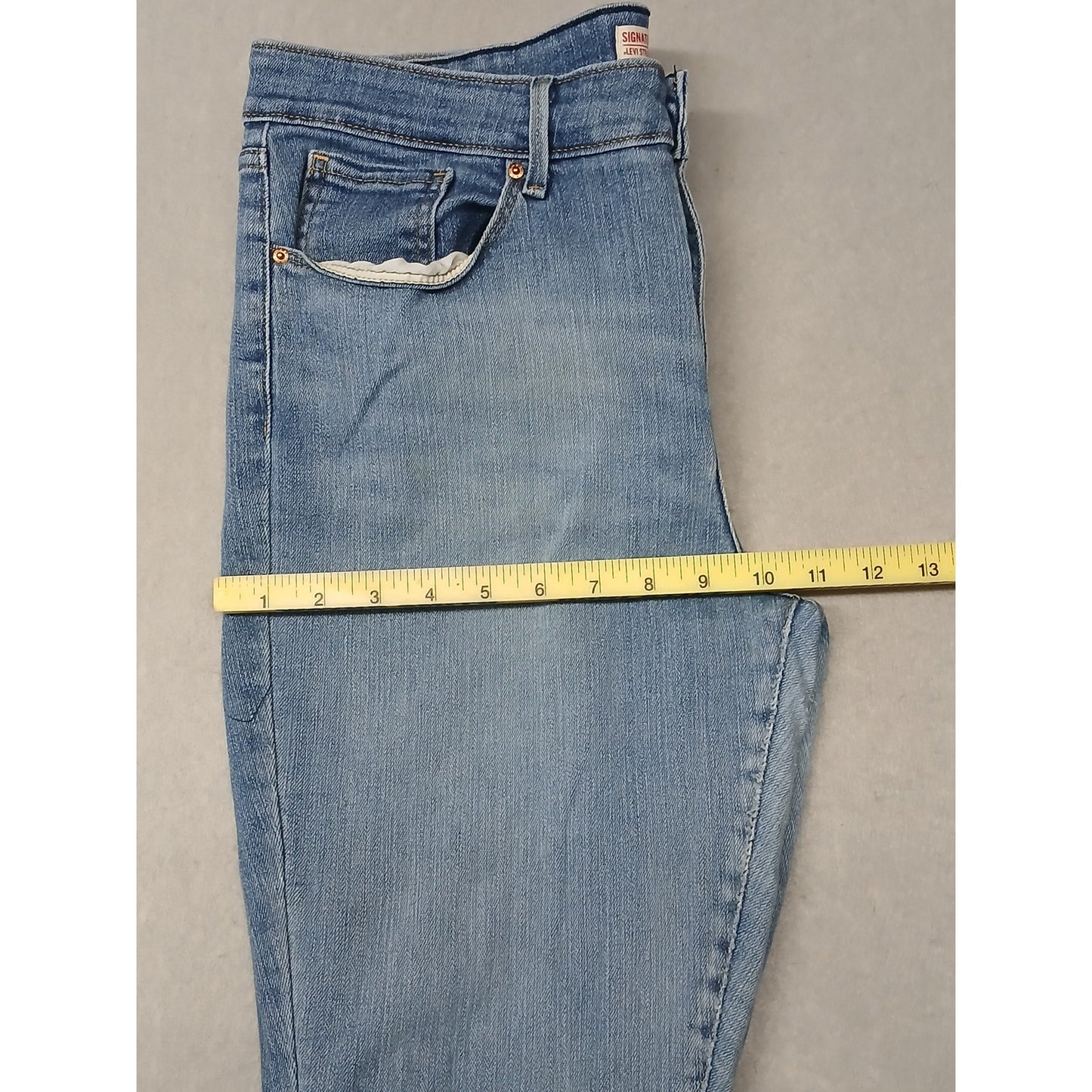 Levis (32x30) Straight Mid Rise Boot Cut Blue Denim Jeans