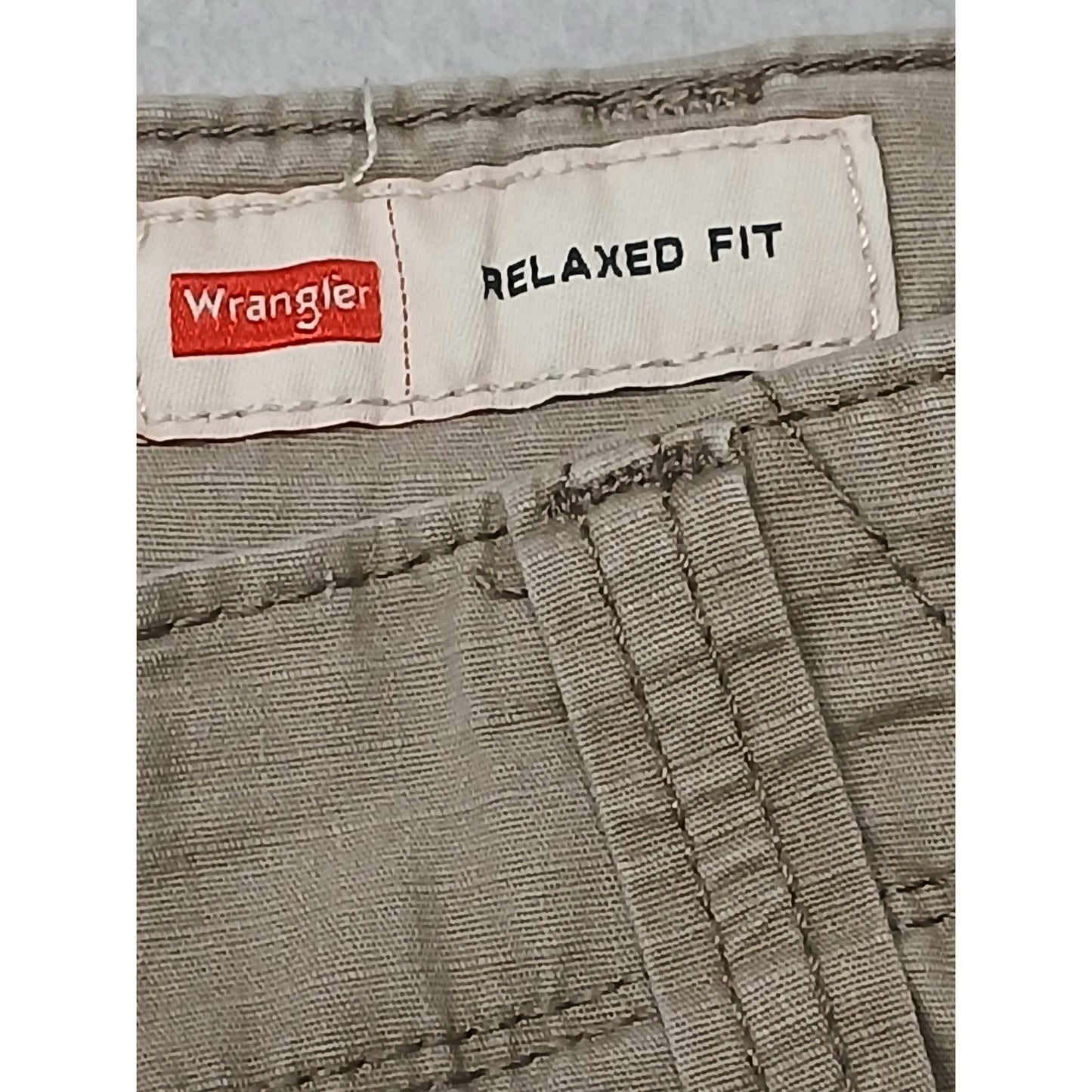 Wrangler (36" ) Beige Relaxed Fit Cargo Style