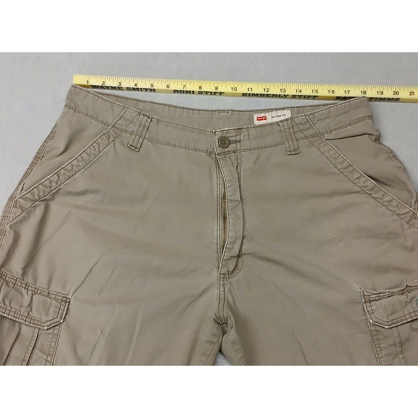 Wrangler (36" ) Beige Relaxed Fit Cargo Style