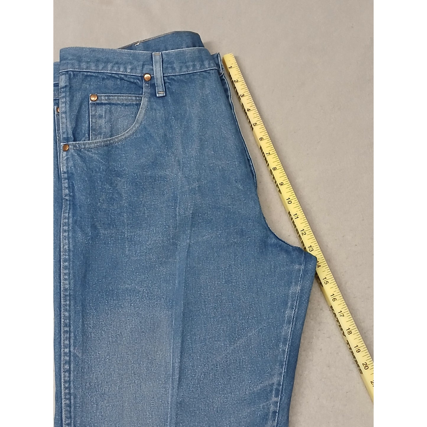 Wrangler (38x38) Vintage High Rise Straight Blue Denim Jeans