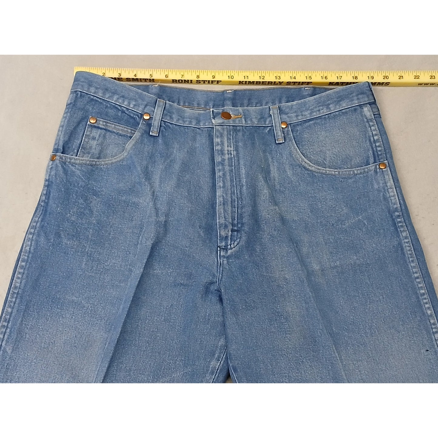 Wrangler (38x38) Vintage High Rise Straight Blue Denim Jeans