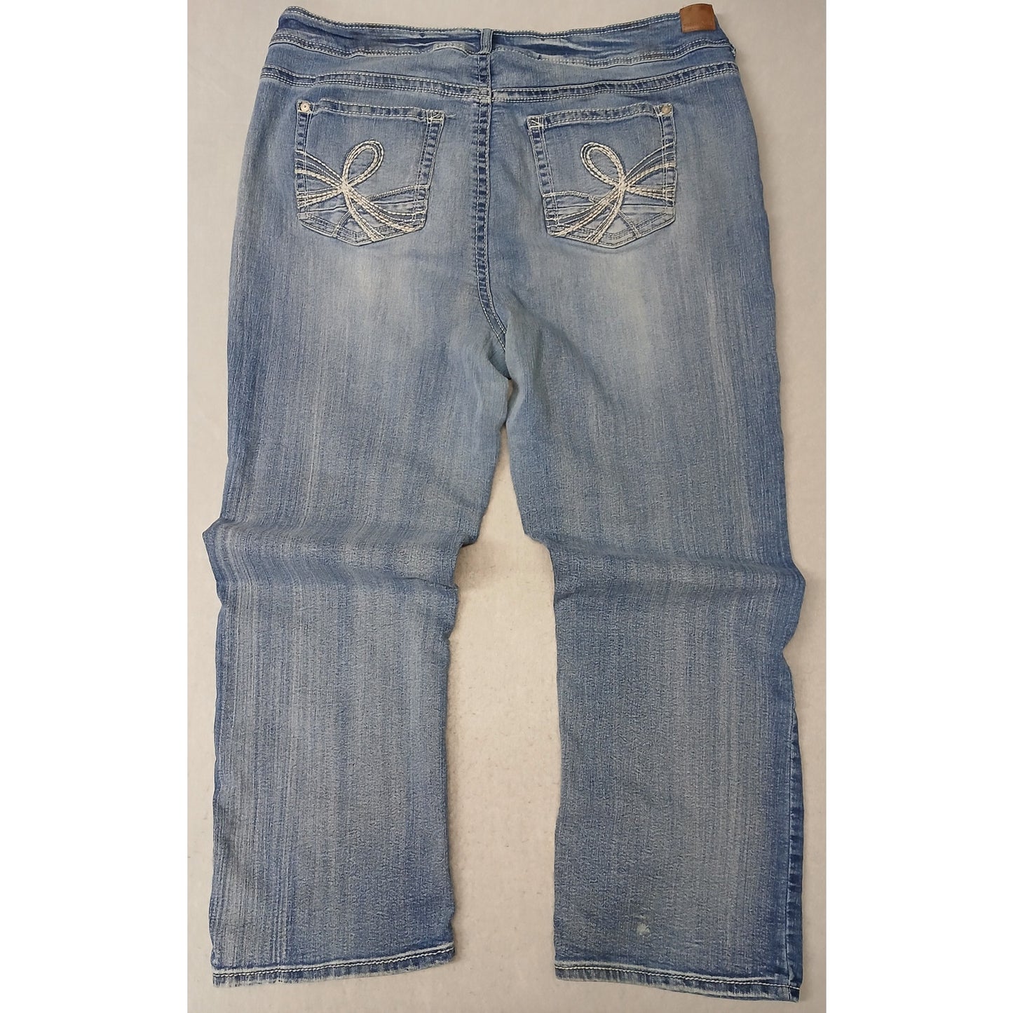 Wallflower (40") Vintage Relaxed Boot Cut Blue Denim Jeans