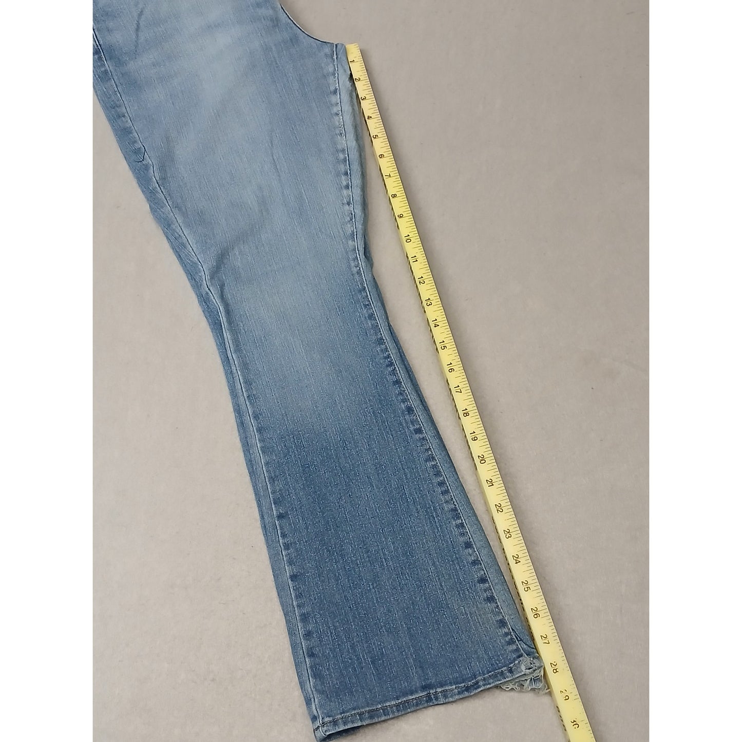 Levis (32x30) Straight Mid Rise Boot Cut Blue Denim Jeans