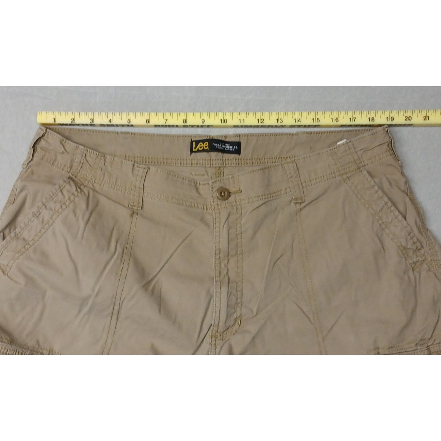 Lee's (40) Men's Tan Khaki Cargo Style Shorts