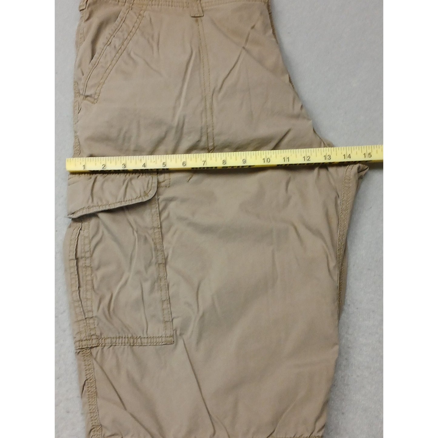 Lee's (40) Men's Tan Khaki Cargo Style Shorts