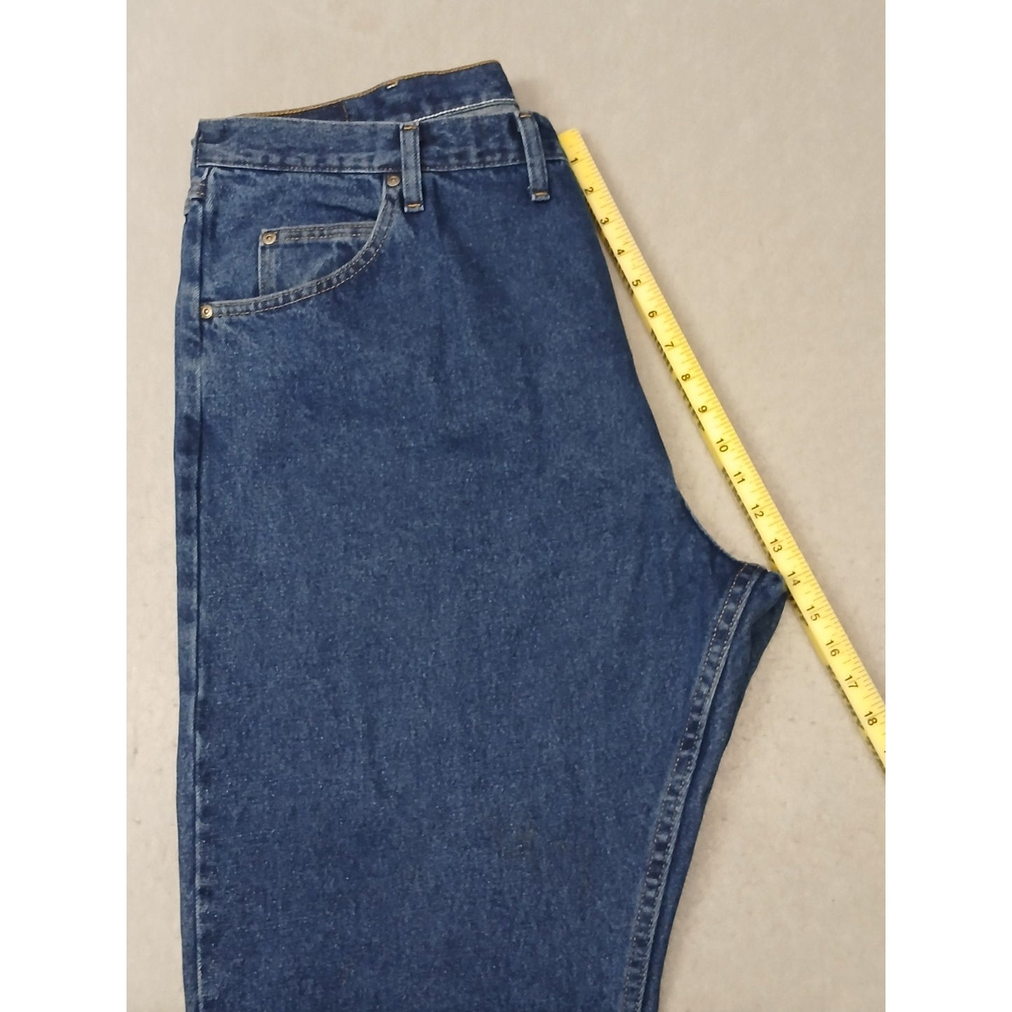 Wranlger (44x29) Men's Relaxed Straight Leg Blue Denim Jeans