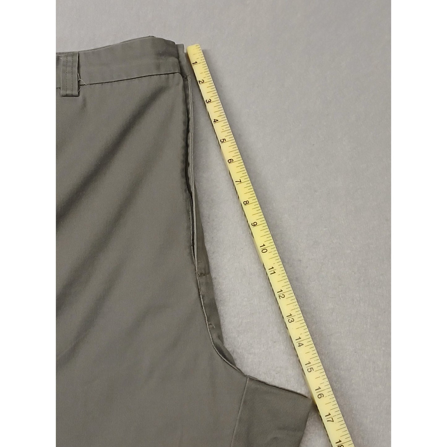Canyon Ridge (52) Men's Gray Cargo Khaki Relaxed Shorts