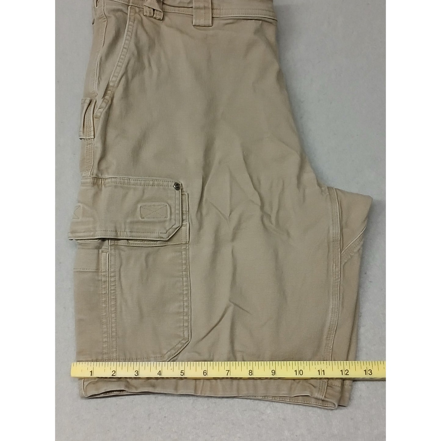 Duluth (40) Beige Flex Fire Hose Cargo Style Khaki Shorts