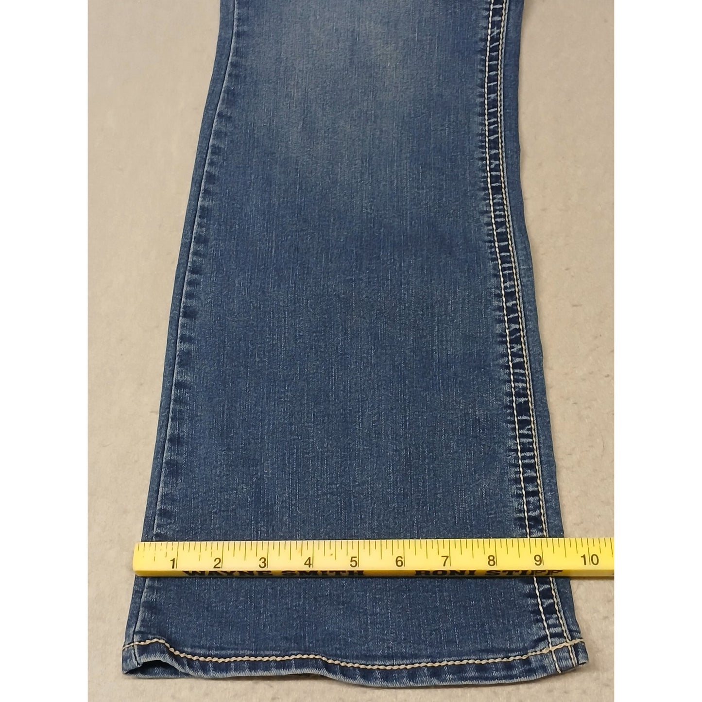 Wallflower (15R) Women's Curvy Fit Boot Cut Blue Denim Jeans