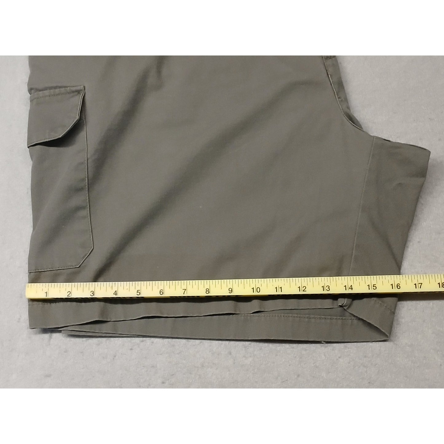 Canyon Ridge (52) Men's Gray Cargo Khaki Relaxed Shorts