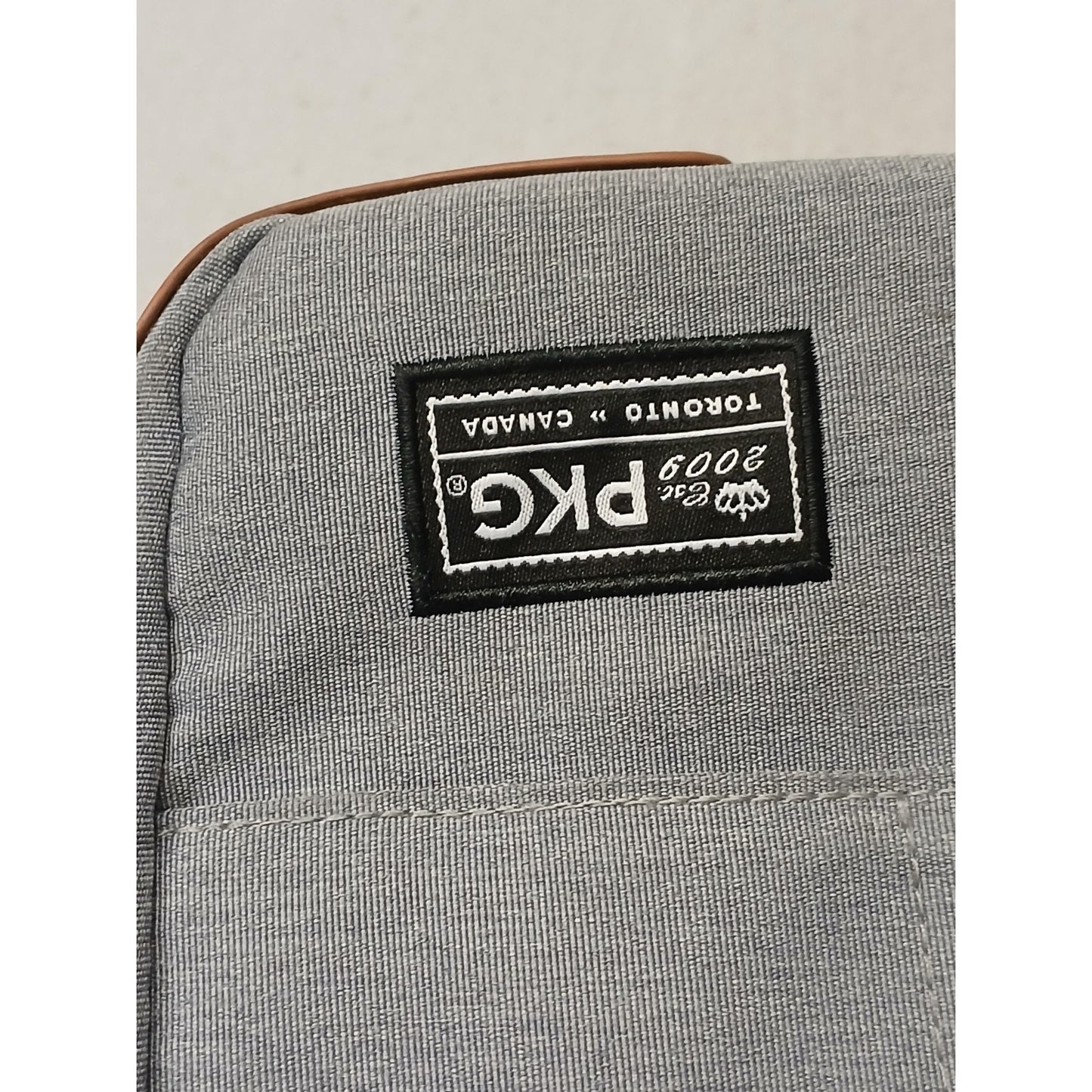 PKG 15” Laptop Messenger Bag Carry Crossbody Gray 10L Pre Owned
