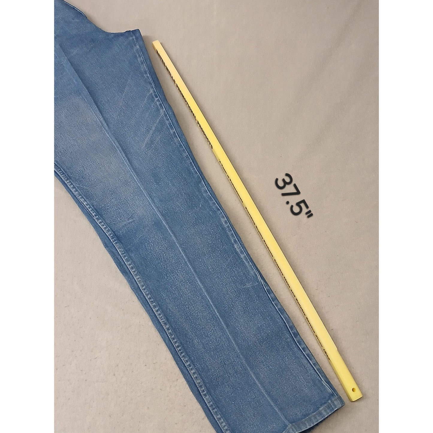 Wrangler (38x38) Vintage High Rise Straight Blue Denim Jeans