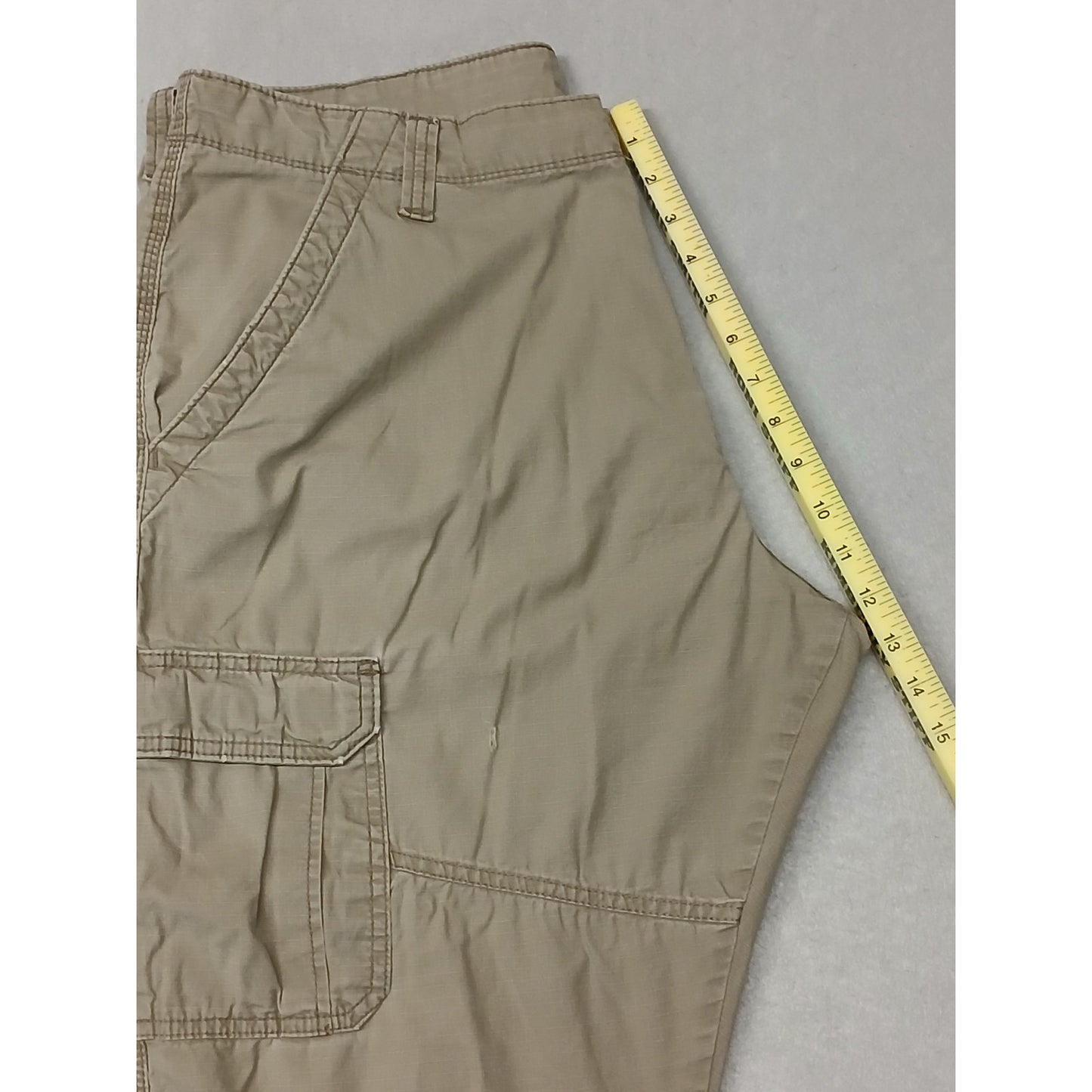 Wrangler (36" ) Beige Relaxed Fit Cargo Style