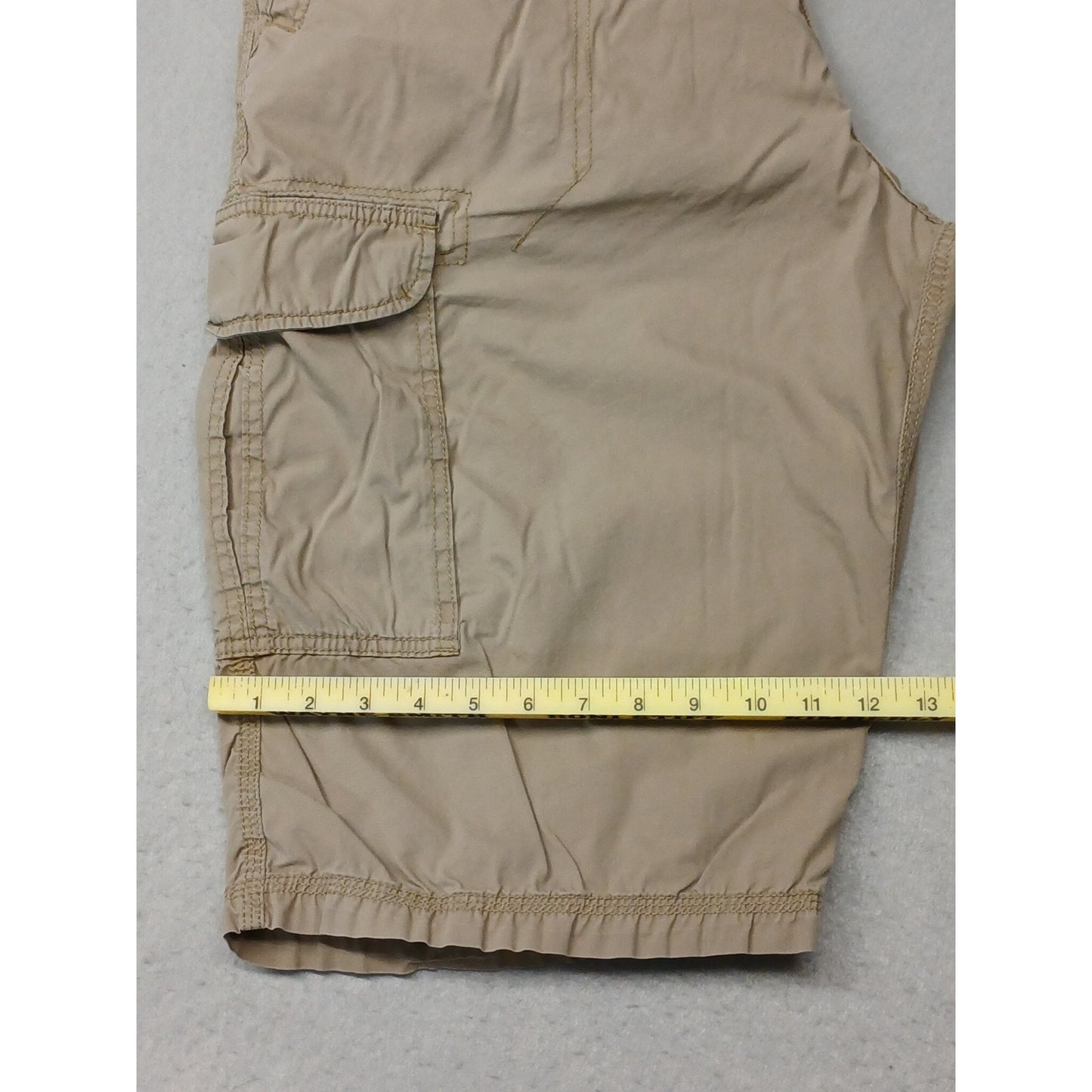 Lee's (40) Men's Tan Khaki Cargo Style Shorts