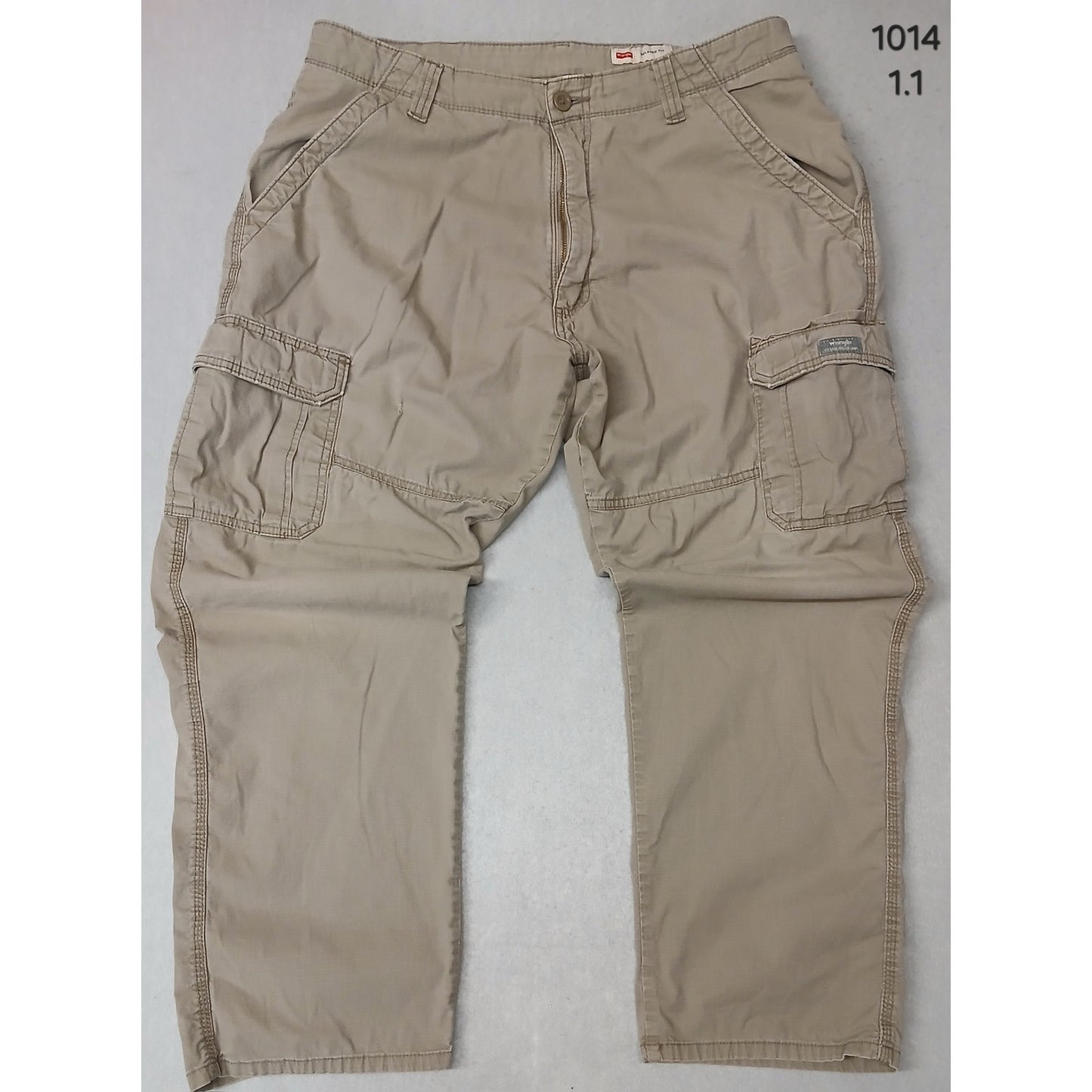 Wrangler (36" ) Beige Relaxed Fit Cargo Style