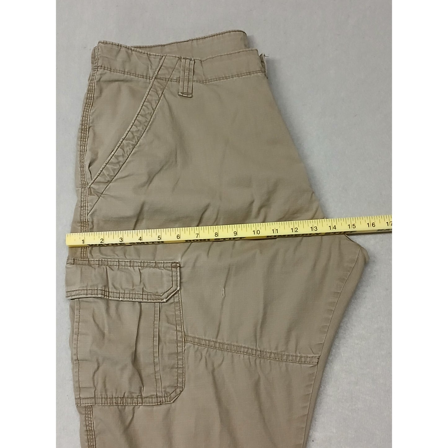 Wrangler (36" ) Beige Relaxed Fit Cargo Style