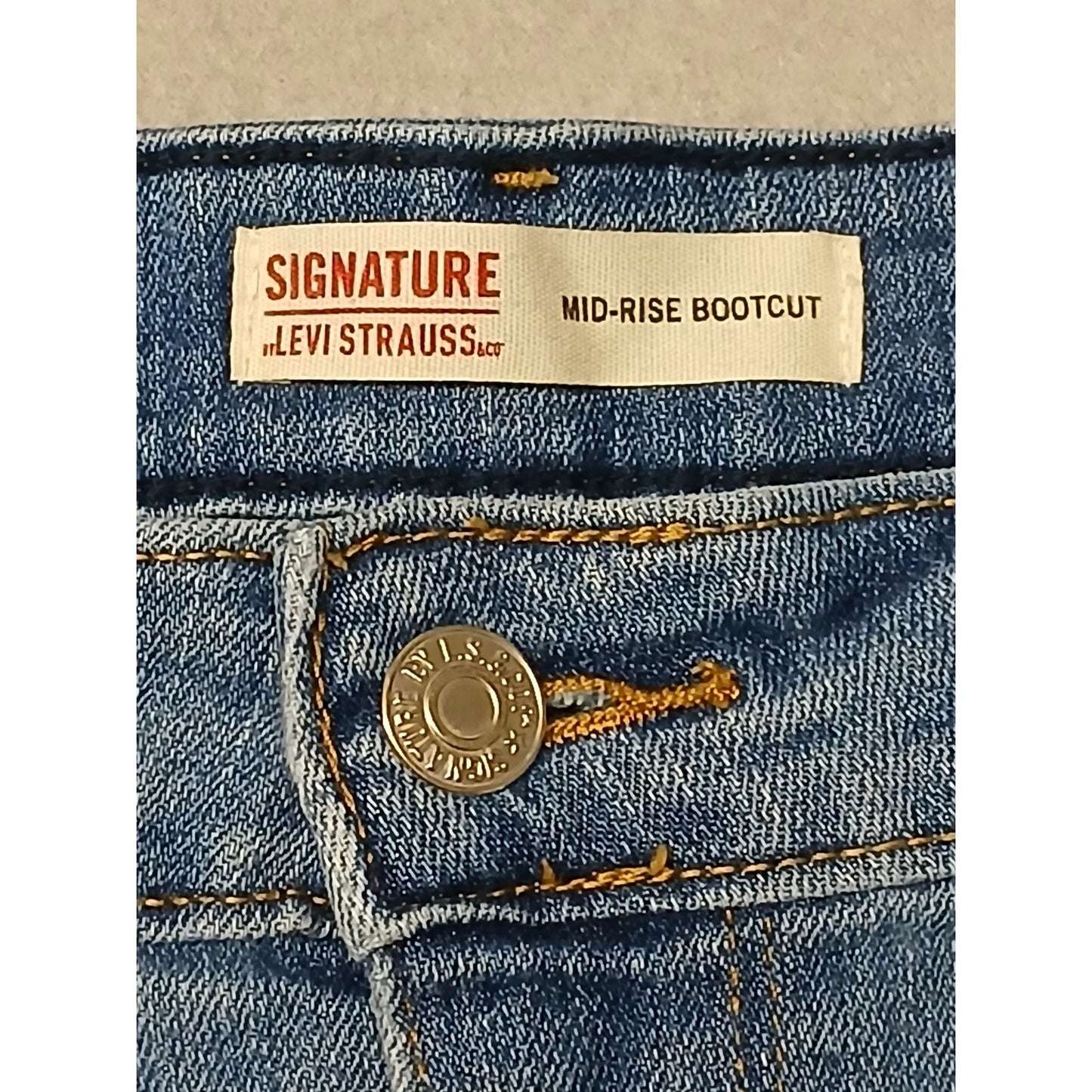 Levis (32x30) Straight Mid Rise Boot Cut Blue Denim Jeans