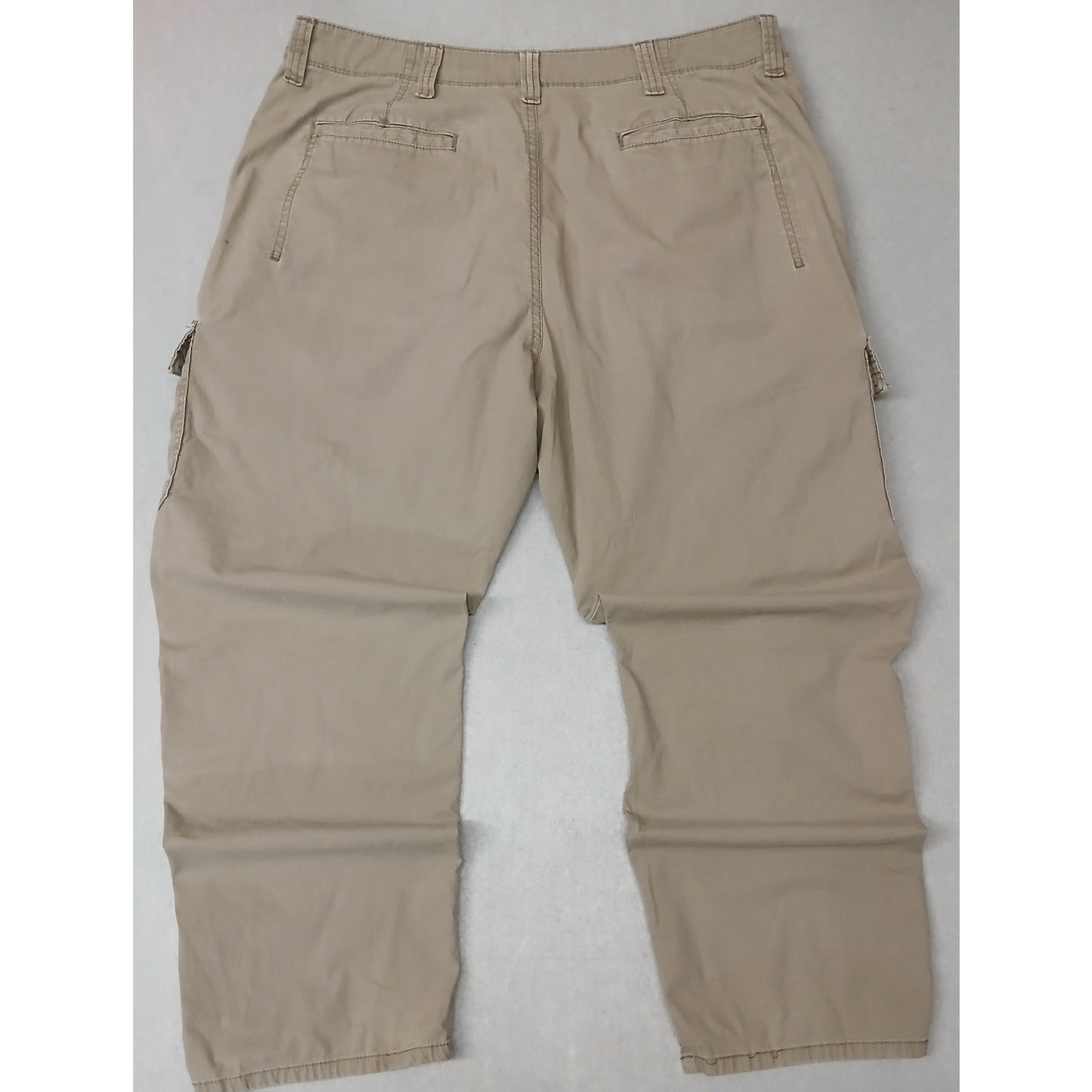 Wrangler (36" ) Beige Relaxed Fit Cargo Style