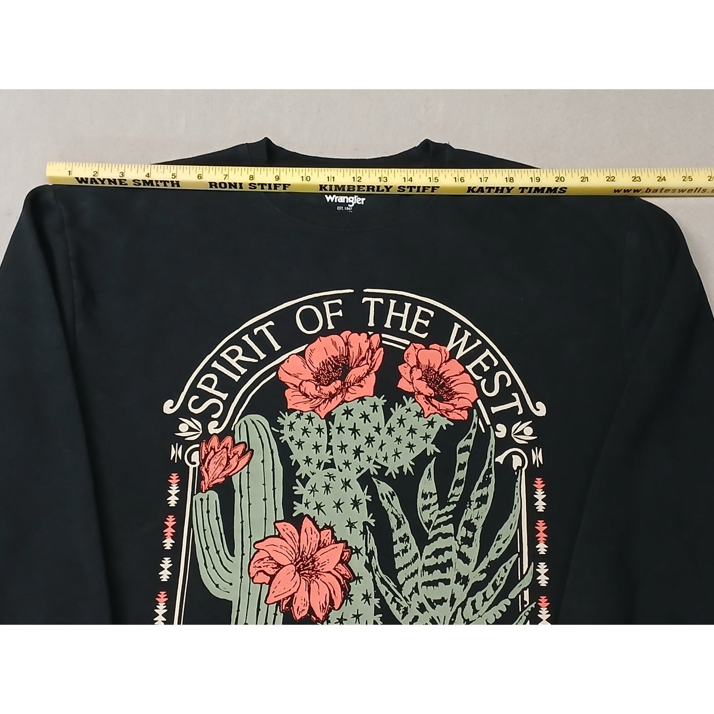 Wrangler (Medium) Black Crew Neck Pullover Sweatshirt