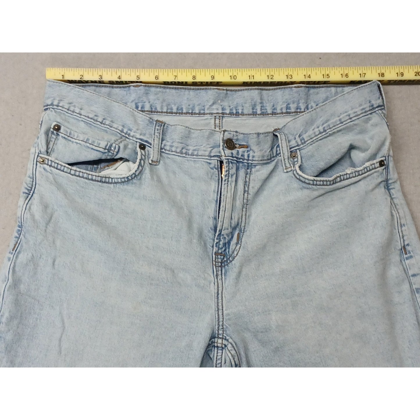 Old Navy (38x32) Men's Relaxed Straight Fit Light Denim Jeans
