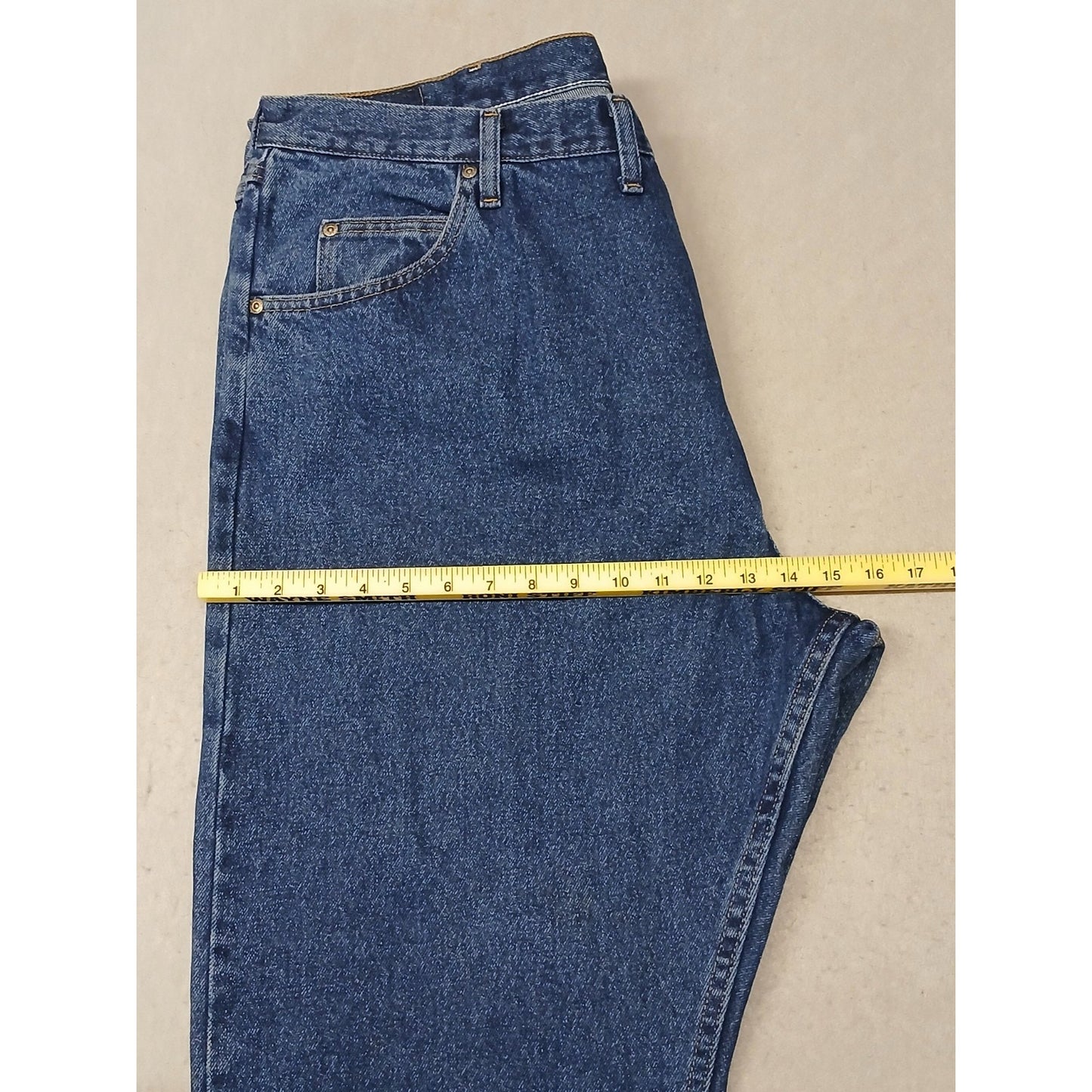 Wranlger (44x29) Men's Relaxed Straight Leg Blue Denim Jeans
