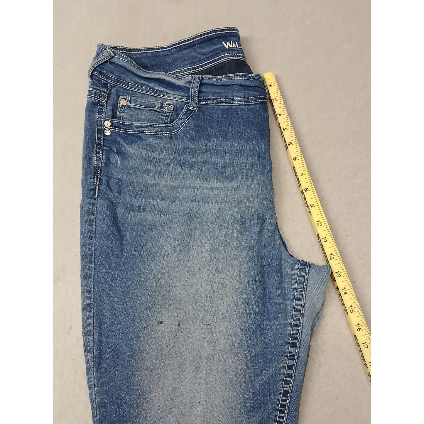 Wallflower (40") Vintage Relaxed Boot Cut Blue Denim Jeans