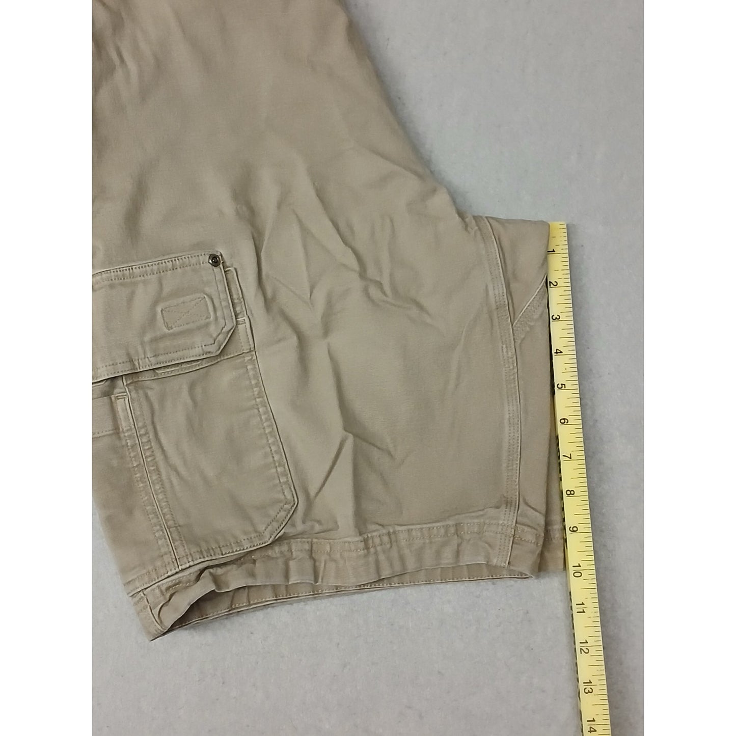 Duluth (40) Beige Flex Fire Hose Cargo Style Khaki Shorts