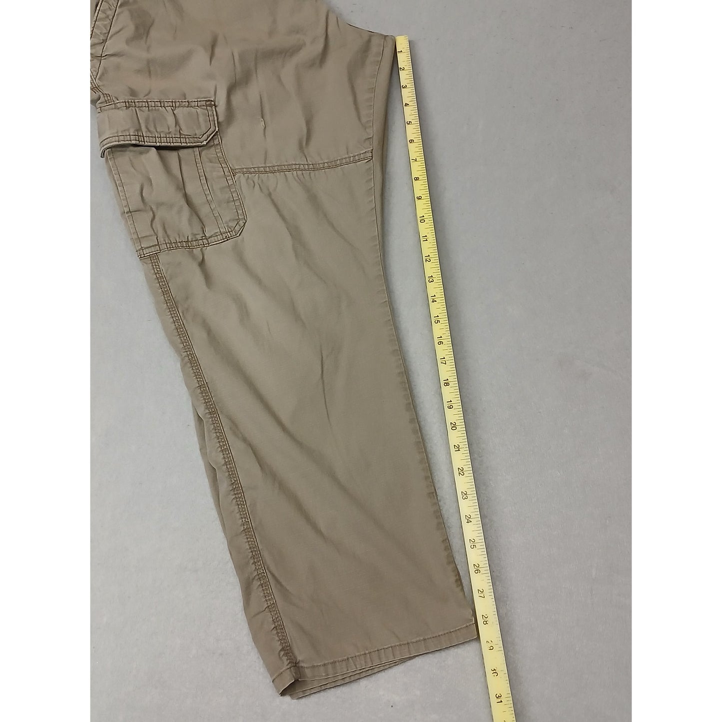 Wrangler (36" ) Beige Relaxed Fit Cargo Style