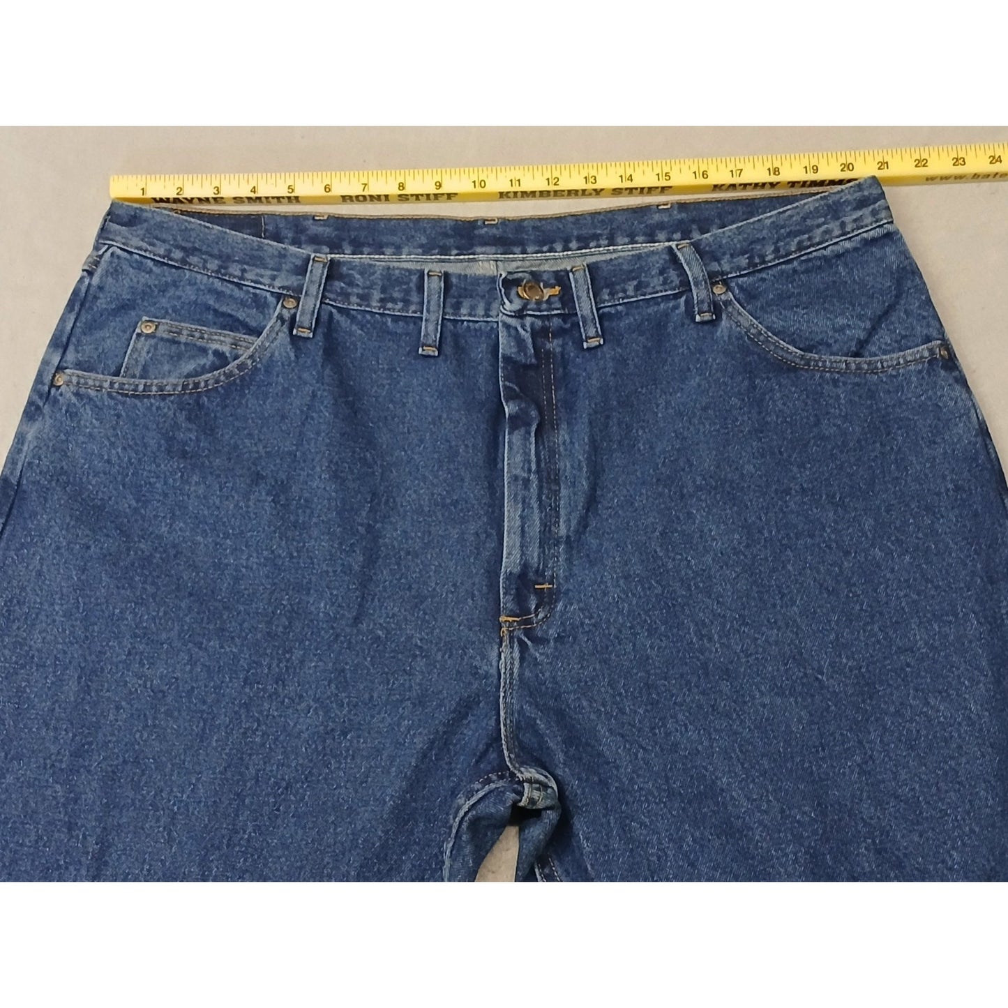 Wranlger (44x29) Men's Relaxed Straight Leg Blue Denim Jeans