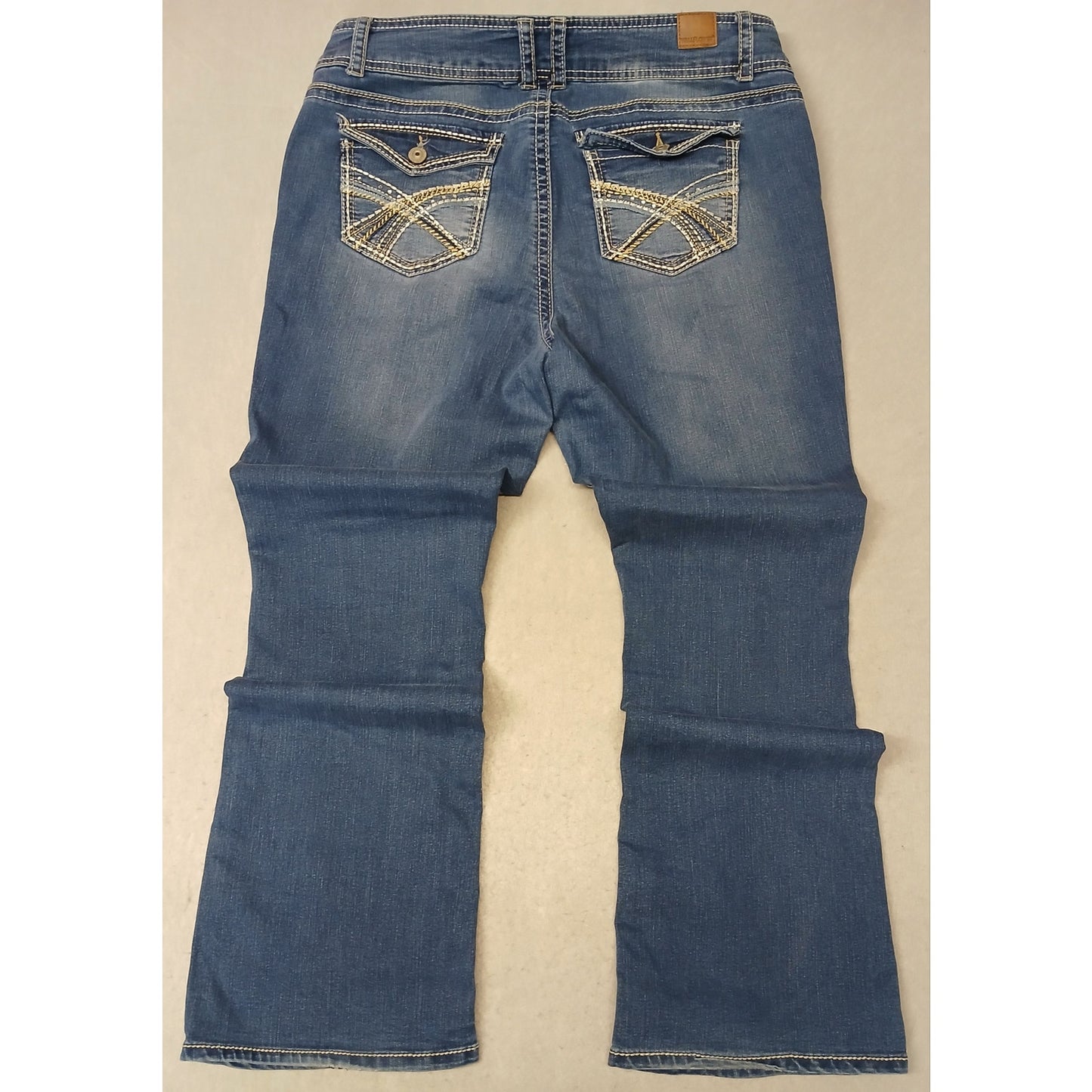 Wallflower (15R) Women's Curvy Fit Boot Cut Blue Denim Jeans