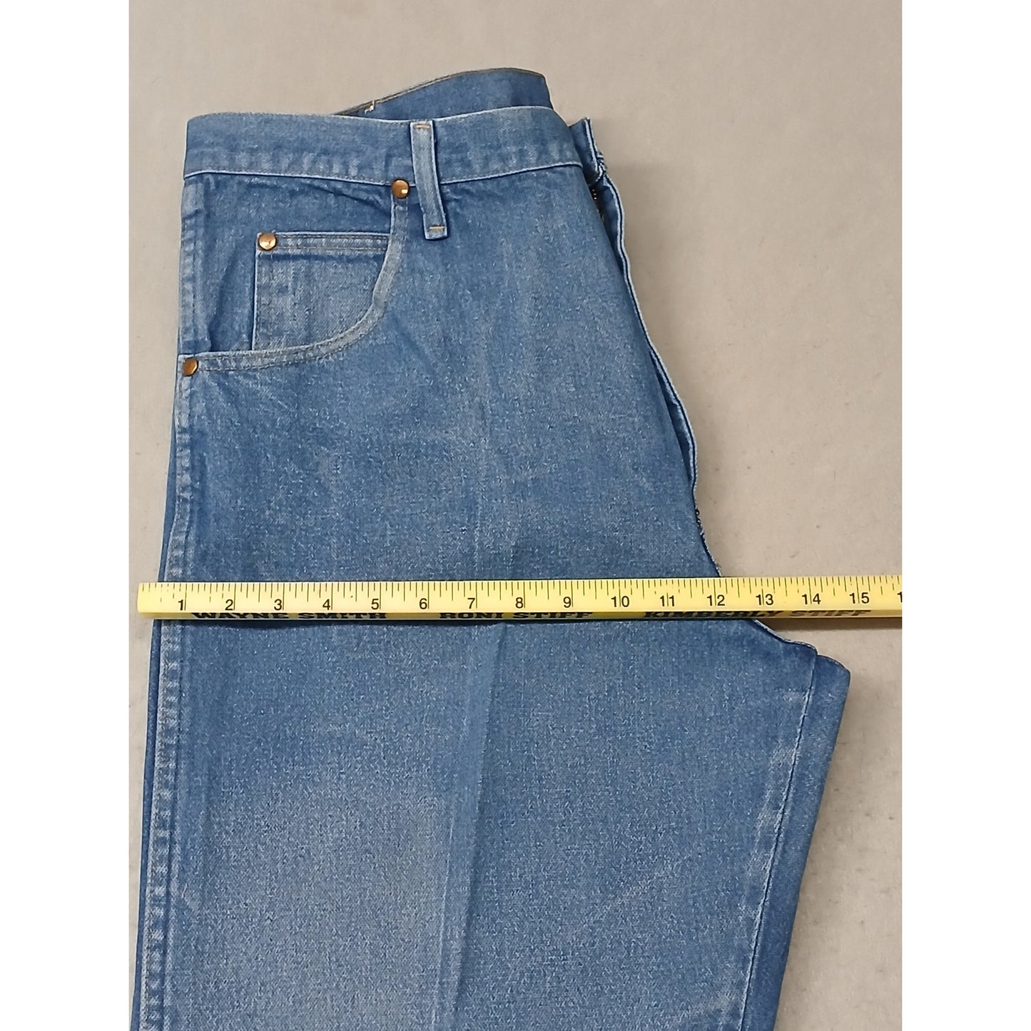 Wrangler (38x38) Vintage High Rise Straight Blue Denim Jeans